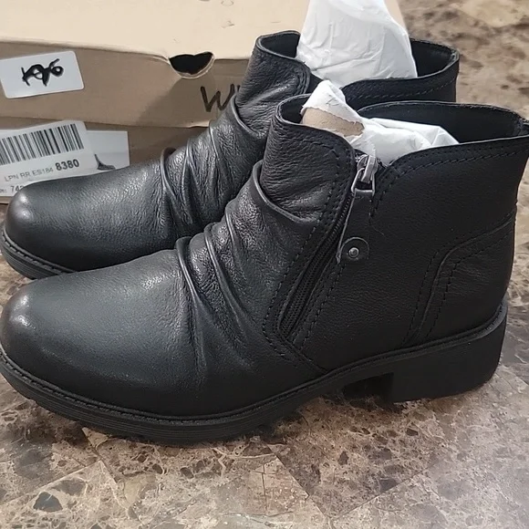 Clarks Women's Black Ankle Boots Size 10 W - Picture 7 of 8